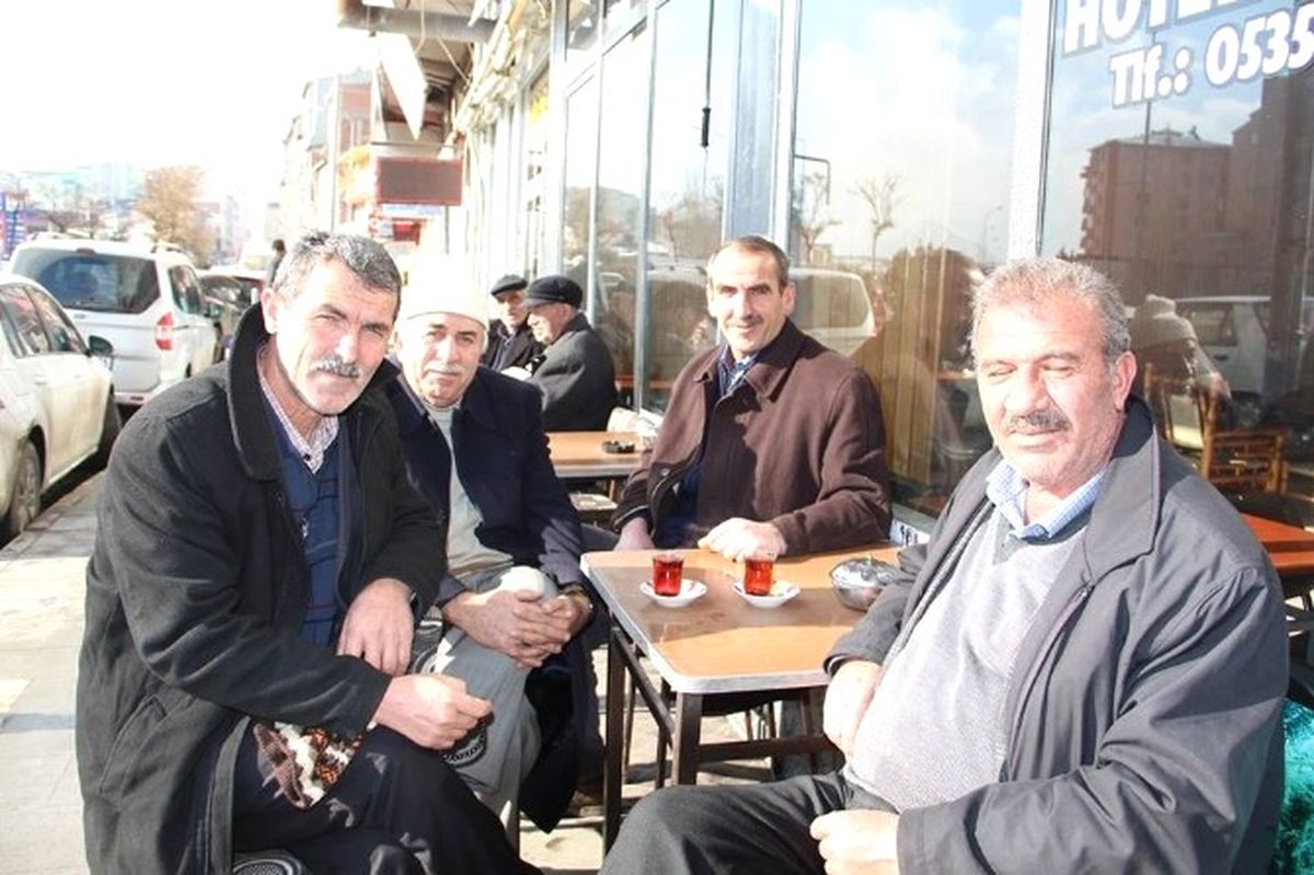 Batı da Kış Oltu\'da Bahar Yaşanıyor