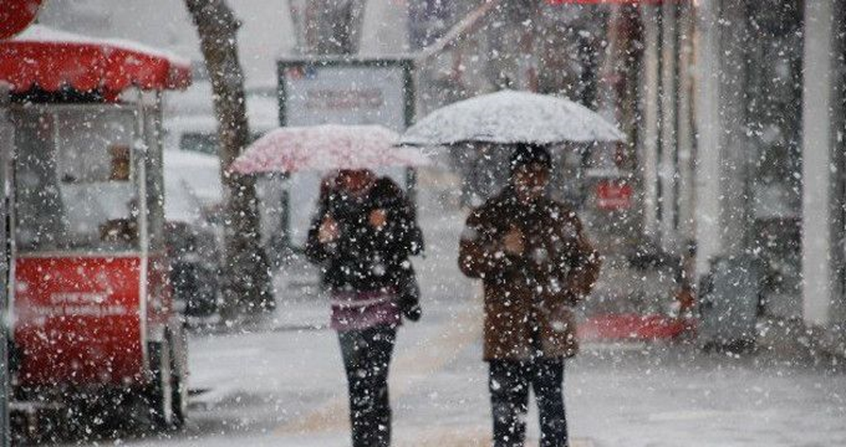 İstanbul\'da "Kar Bitti" Derken Etkili Yağış Başladı