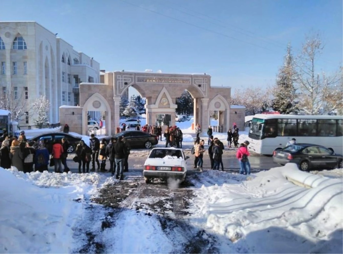 Beyşehir\'de Aöf Sınavında Bin 100 Öğrenci Ter Dökecek