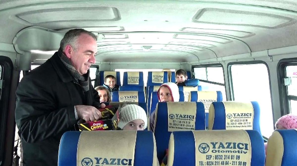 Bursa\'da Tipi Sebebiyle Mahsur Kalan Öğrencilerin İmdadına Ekipler Yetişti