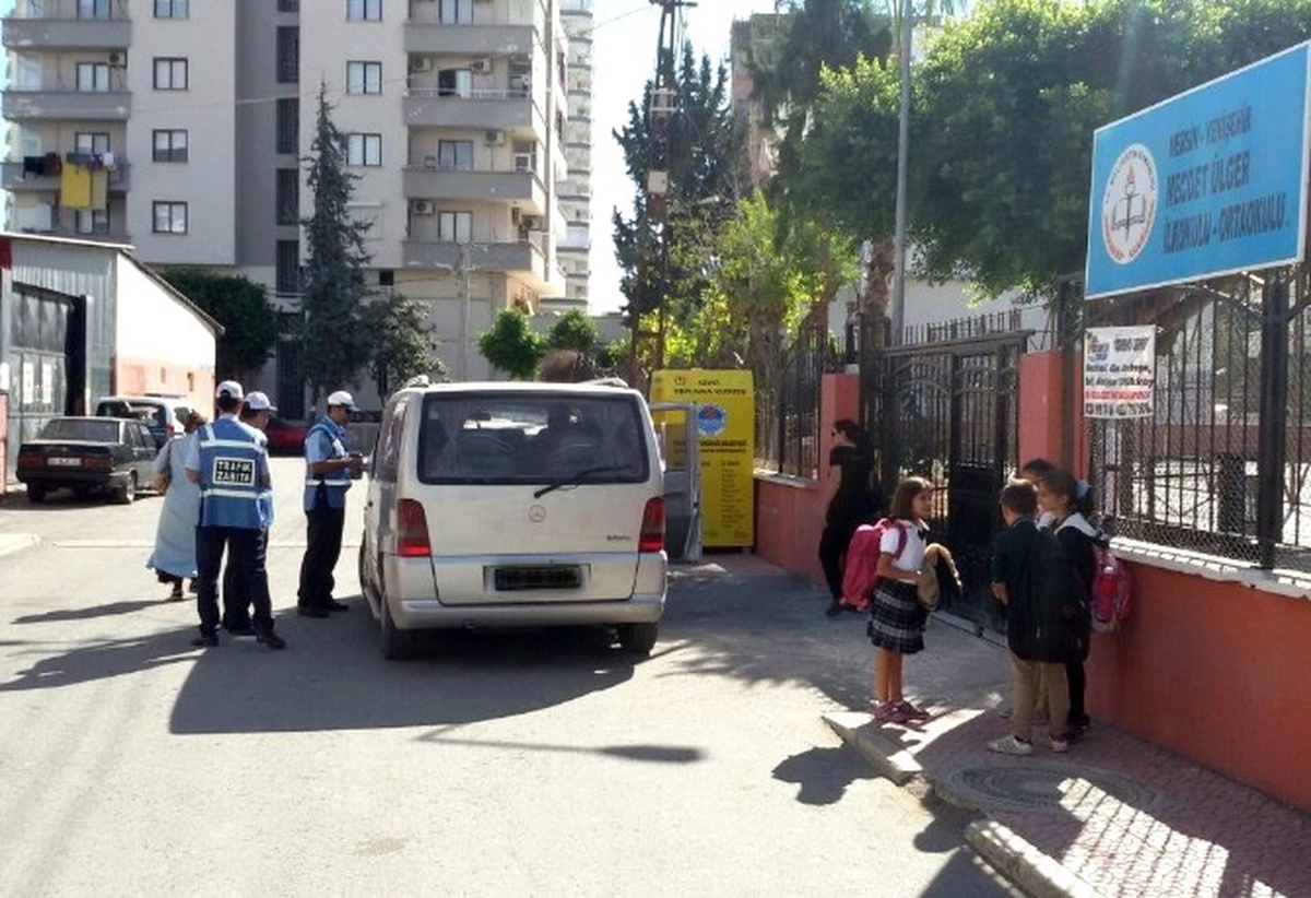 Büyükşehir Zabıta, Korsan Servis Araçlarına Göz Açtırmıyor