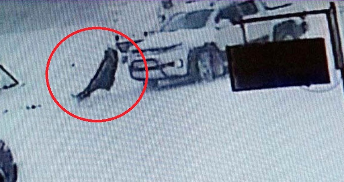 Buzda Kayıp Otomobilin Altında Kalan Kadın Konuştu: Hala Şokun Etkisindeyim