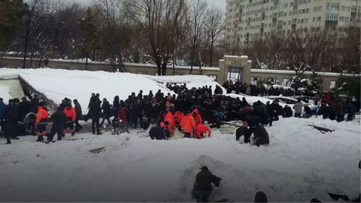 Cami Avlusunda Tente Çöktü: 1 Ölü, 40 Yaralı(4)