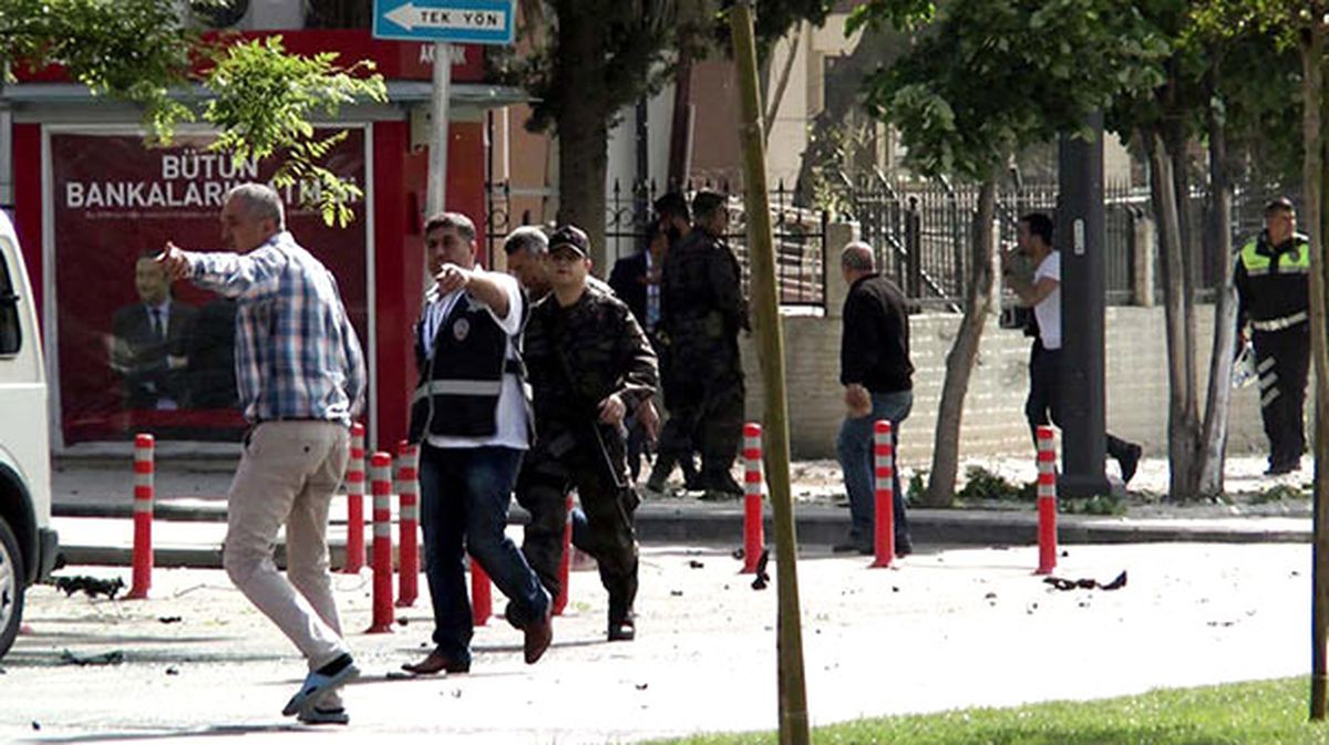 Dha Yurt: Gaziantep Emniyet Müdürlüğü Çevresindeki Binalarda ve Otoparklarda Arama