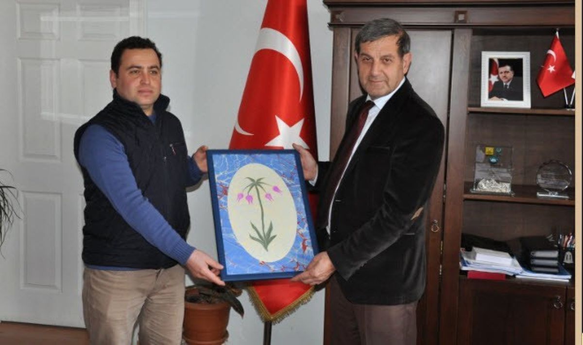 Ebru Ustasından Başkan Süleyman Özkan\'a Hediye