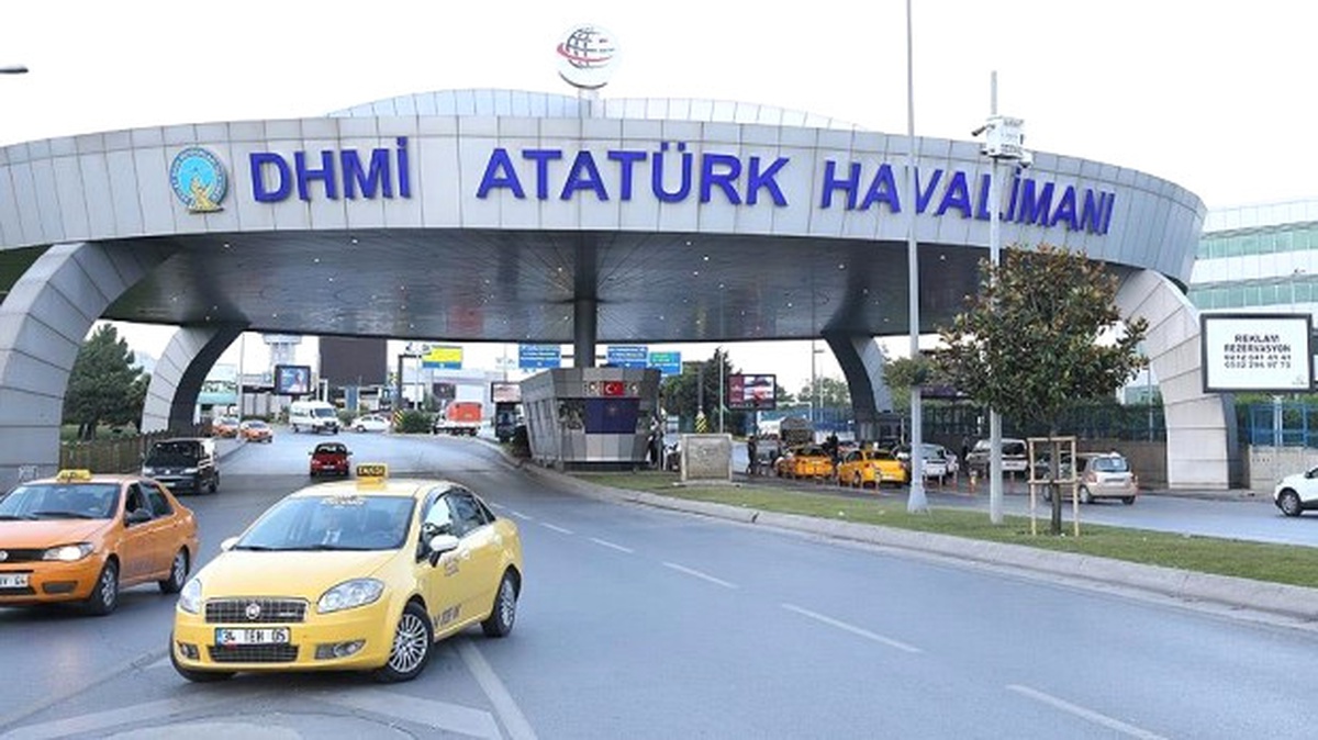 Ek - Atatürk Havalimanı\'nda Hayat Normale Dönüyor