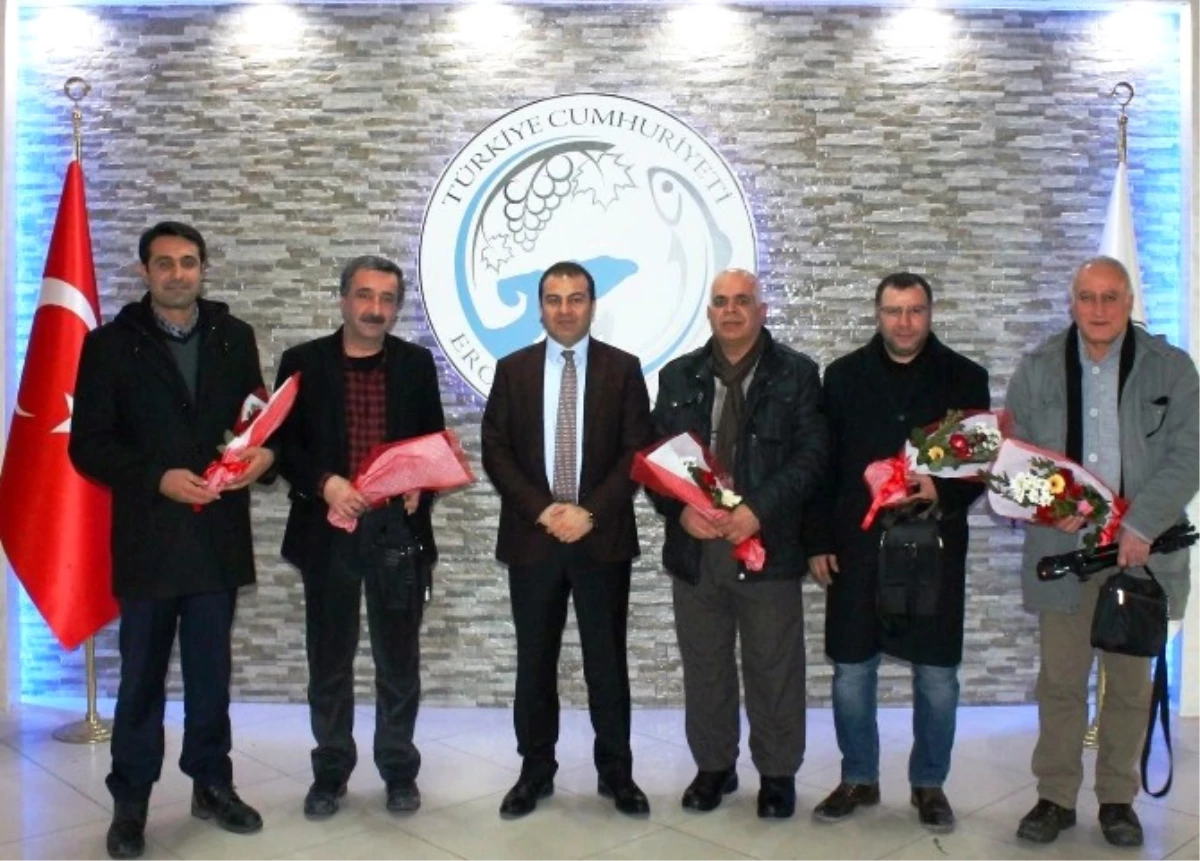 Erciş Kaymakamı Yaşar Çalışan Gazeteciler Gününü Kutladı