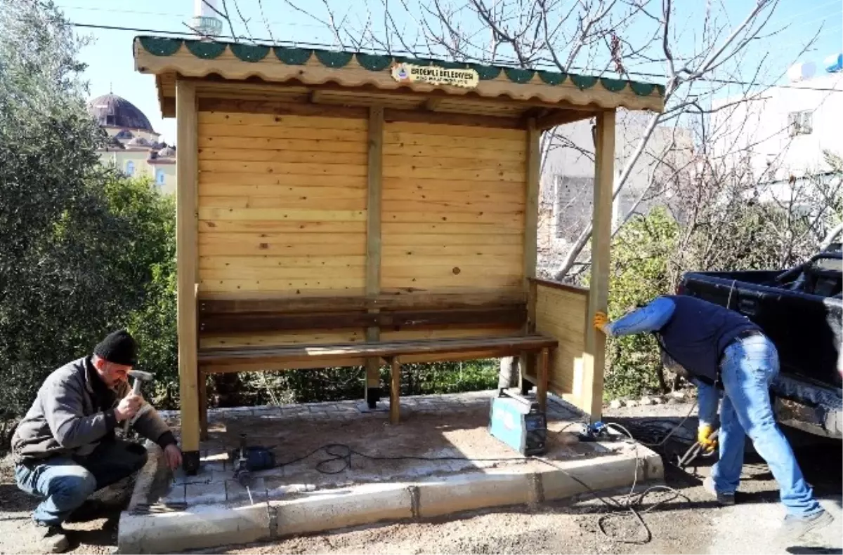 Erdemli Belediyesi Marangozhanesi Üretim ve Montaj Çalışmalarına Devam Ediyor