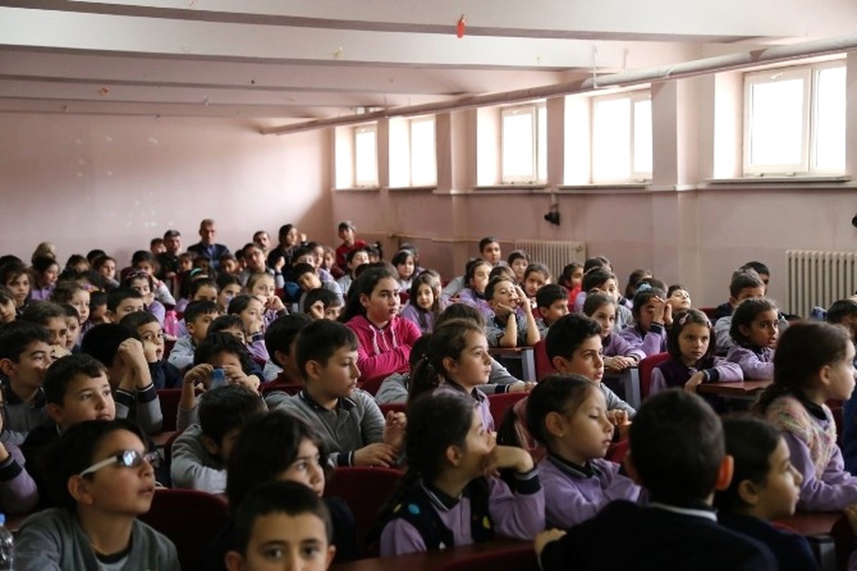 Erzincan Belediyesinden Öğrencilere Temizlik Eğitimi
