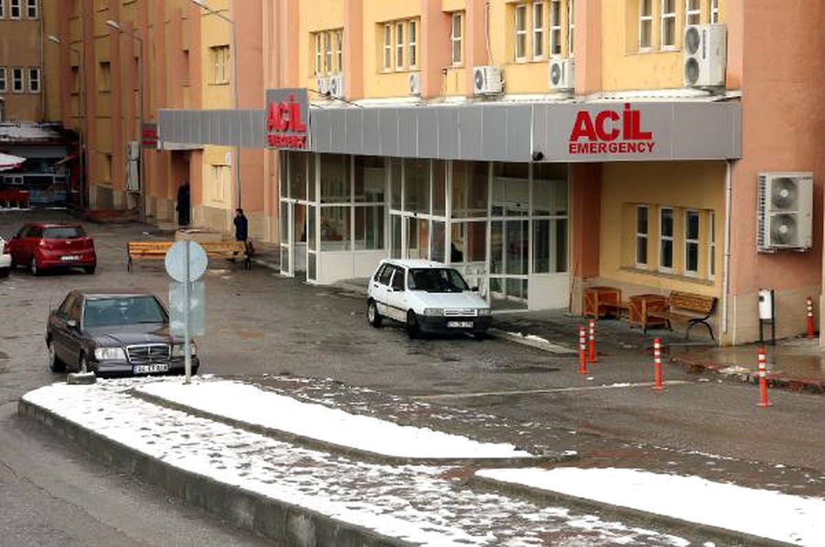 Erzincan\'da 8 Kişi Sobadan Zehirlendi