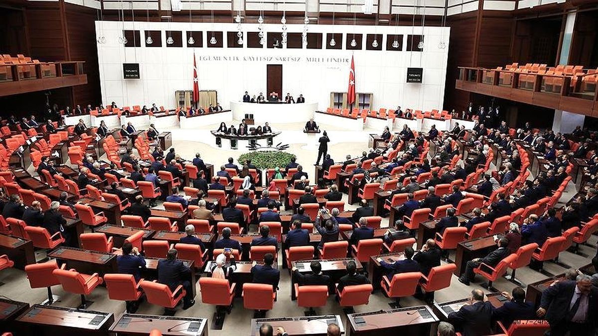 Anayasa Görüşmeleri TBMM\'den Geçti