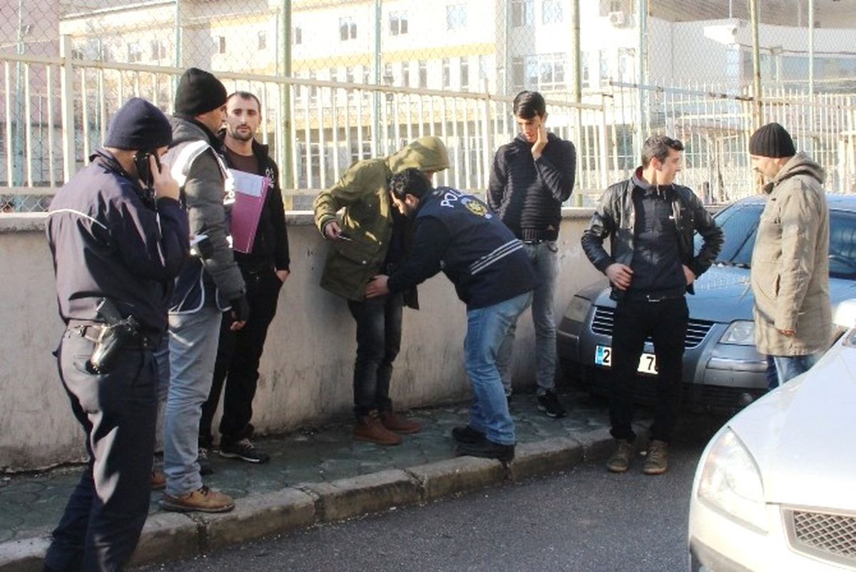 Gaziantep Emniyet Müdürlüğü Çevresindeki Binalarda ve Otoparklarda Arama -2