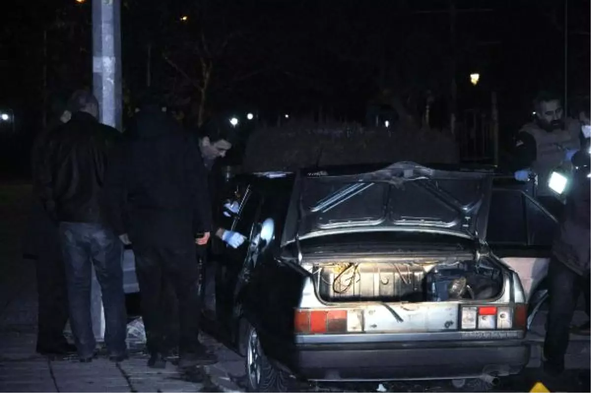 Gaziantep\'te \'Dur\' İhtarına Uymayan Otomobil Kaza Yaptı; 1 Kişi Yakalandı, 2 Kişi Aranıyor - Yeniden