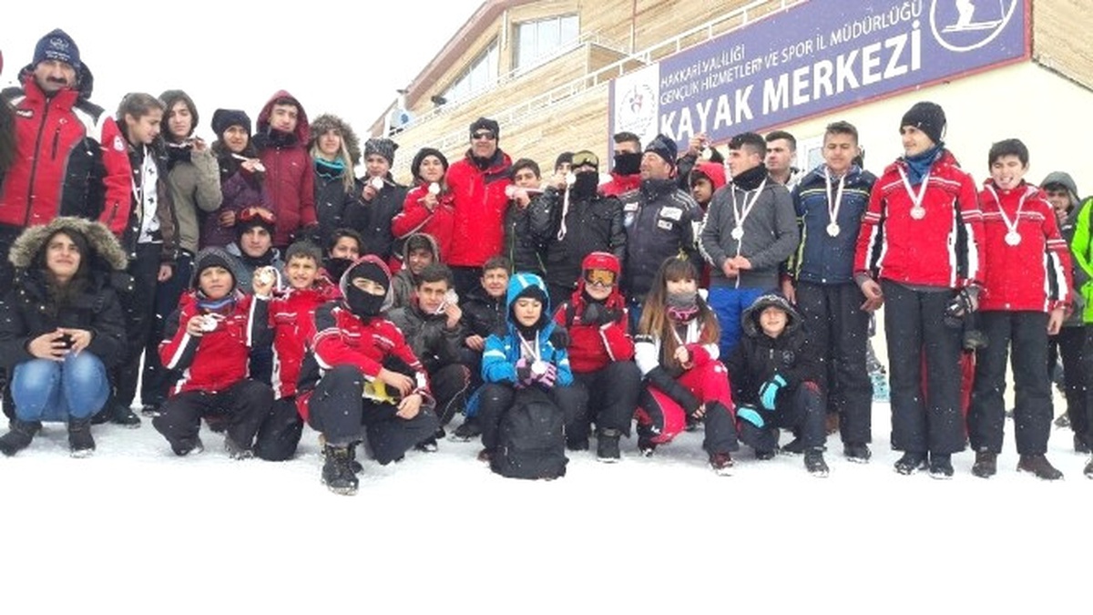 Hakkari\'de Kulüplerarası Alp Disiplini Kayak İl Birinciliği Yarışması