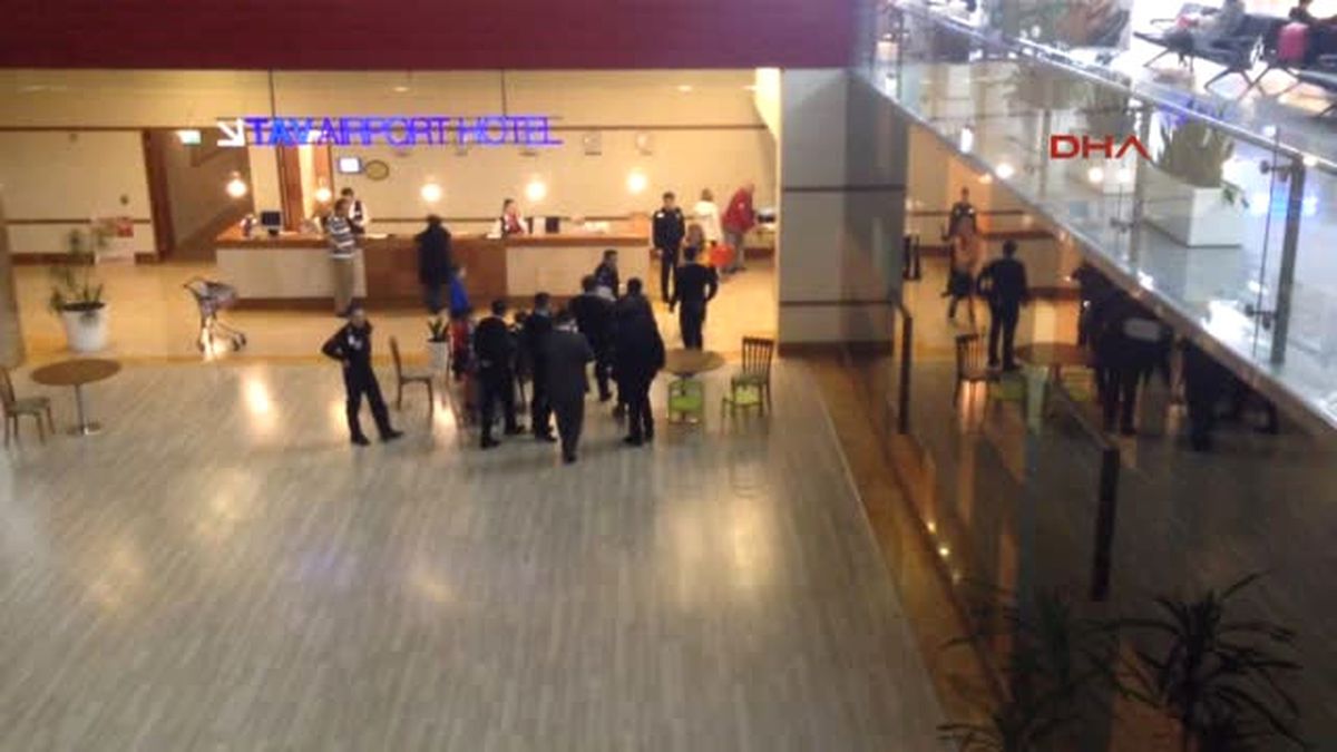 Havalimanında Merdiven Boşluğundan Yolcu Düştü