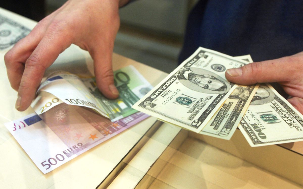 Euro İlk Kez 4.00 TL\'yi Gördü, Dolar 3.77 ile Rekor Kırdı