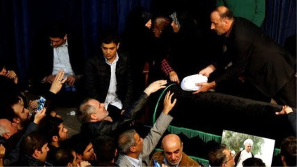 İran\'ın Eski Cumhurbaşkanı Rafsancani Toprağa Veriliyor