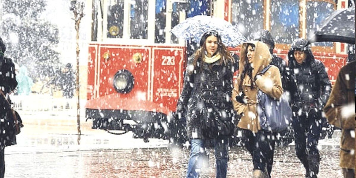 İstanbul\'da Kar Yeniden Başladı