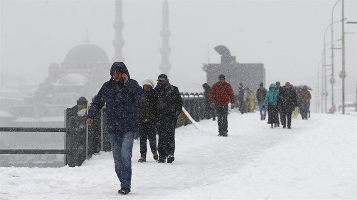 İstanbul\'da Kar Yeniden Başladı