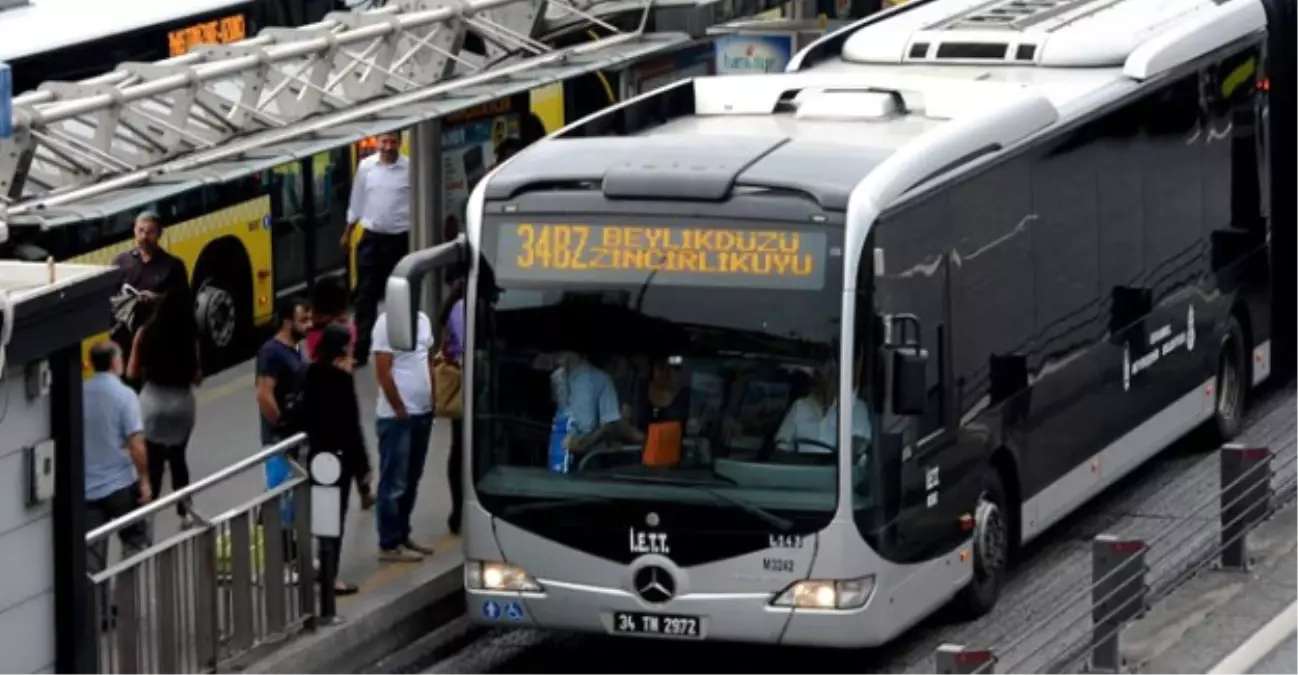 İstanbul\'da Metro ve Metrobüsler Sabaha Kadar Seferlerine Devam Edecek.