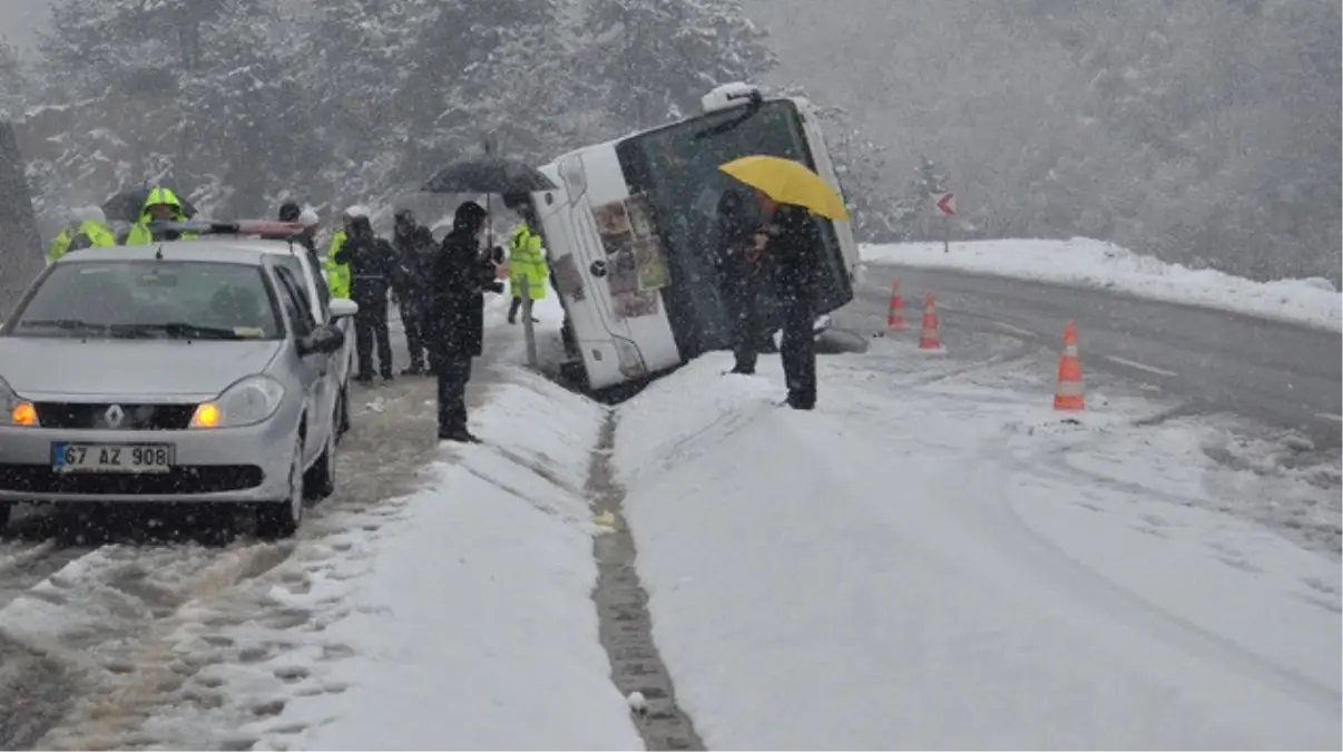 İstanbul\'daki Kar Yağışı Şehirlerarası Otobüs Seferlerini de Etkiledi