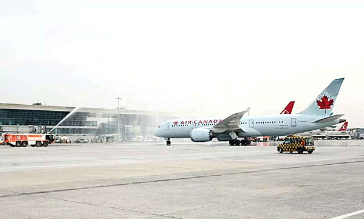 İzmir Adnan Menderes Havalimanı\'nda Uçuşlar Başladı