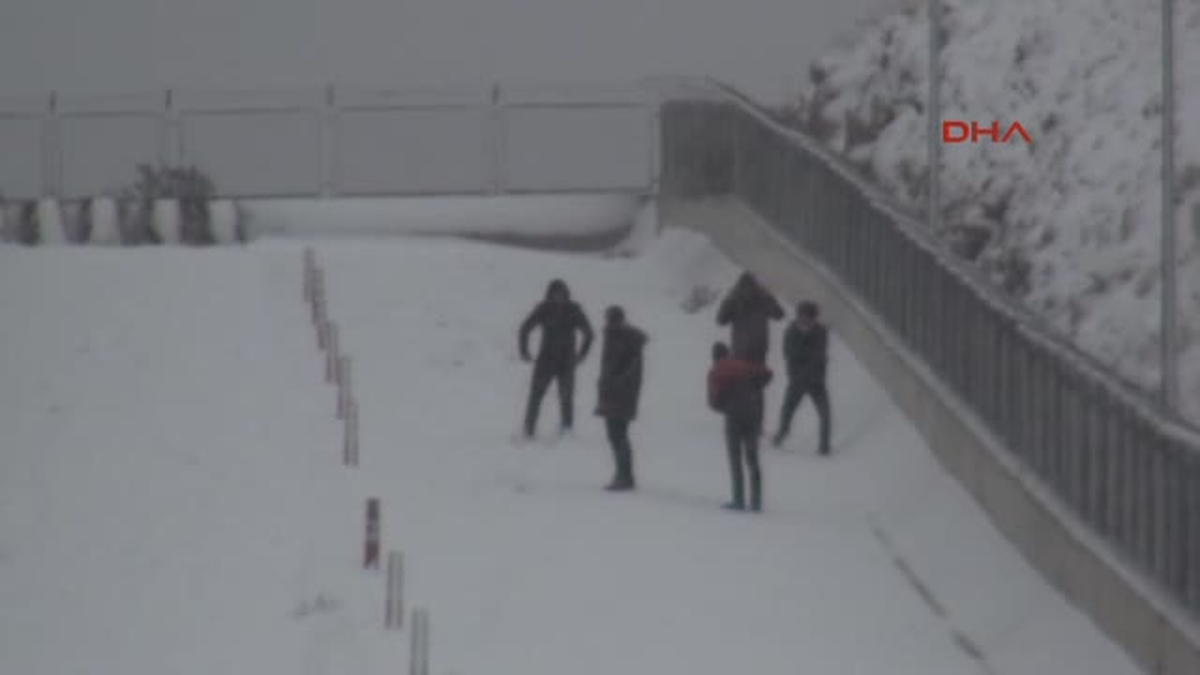 Izmir Trafik Kontrollü Sağlanıyor