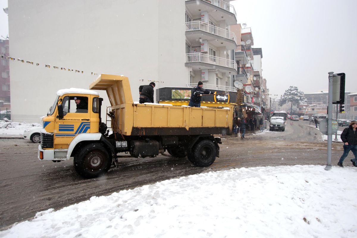 Karabağlar\'da kar seferberliği