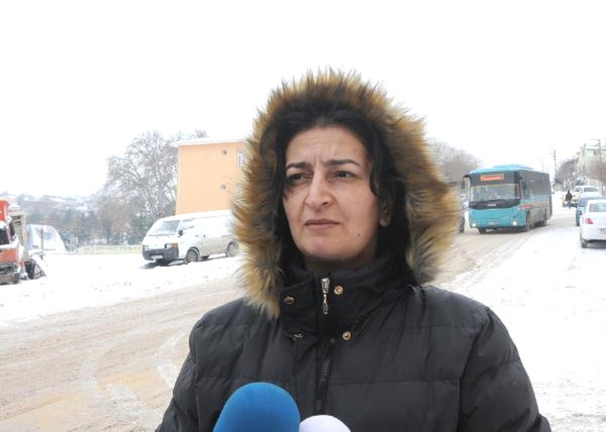 Karda Kayıp Kamyonetin Altında Kalan Kadın Konuştu: Halen Şoktayım