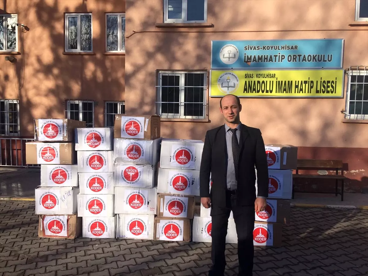 Koder\'den Öğrencilere Ayakkabı Yardımı