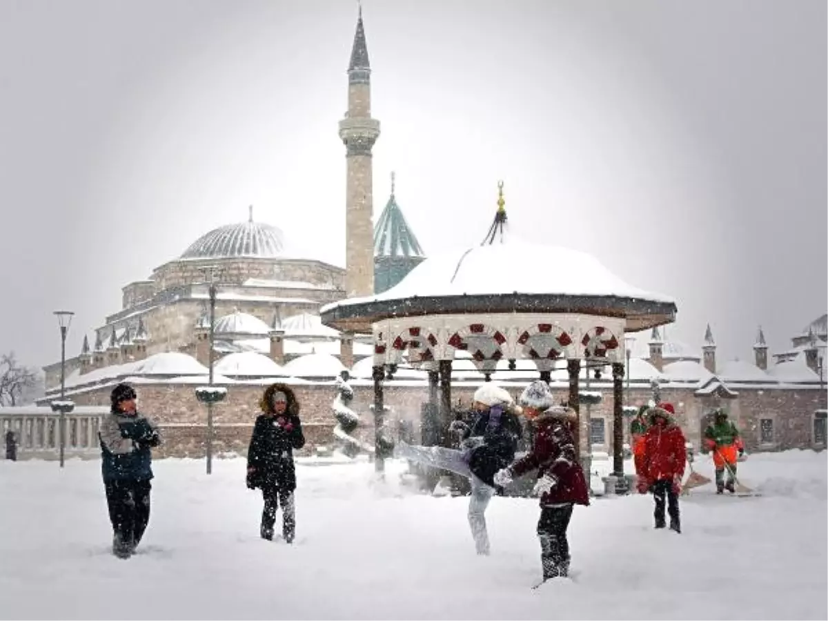 Konya\'da Eğitime Kar Engeli