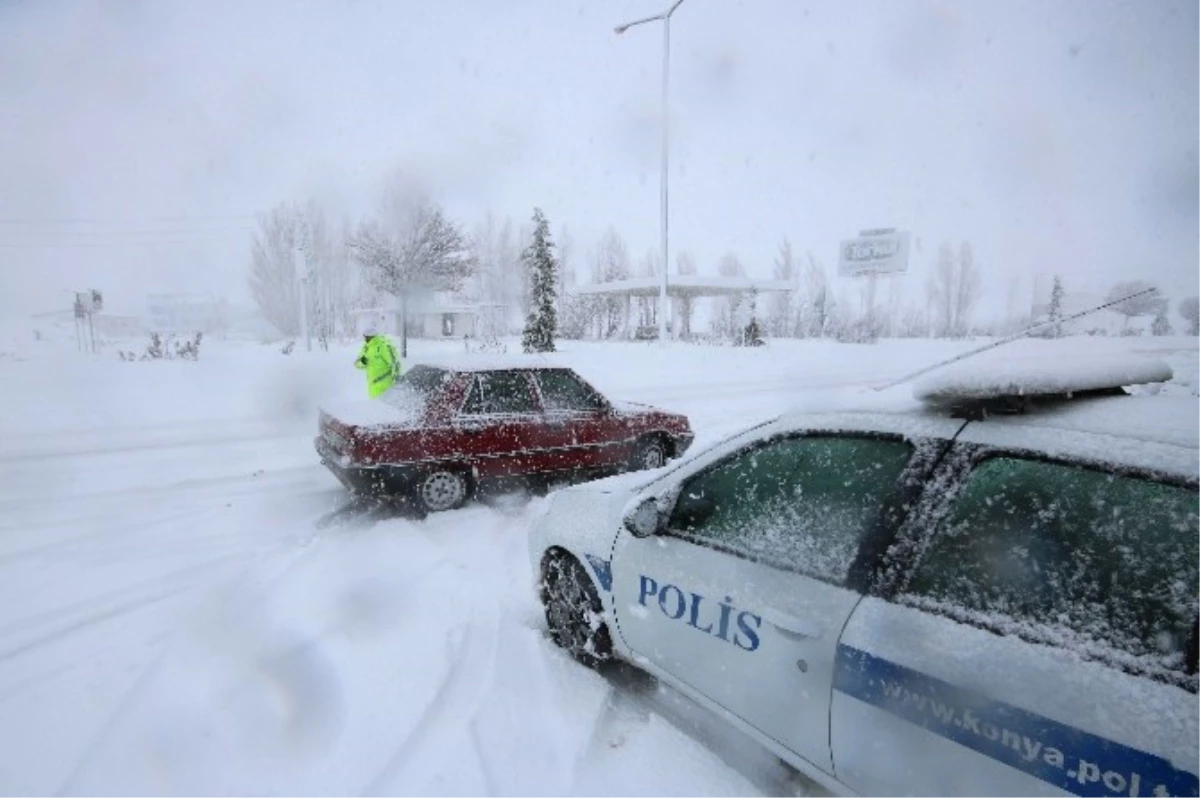 Konya-Isparta Karayolu Yoğun Kar Yağışı ve Tipi Nedeniyle Ulaşıma Kapatıldı
