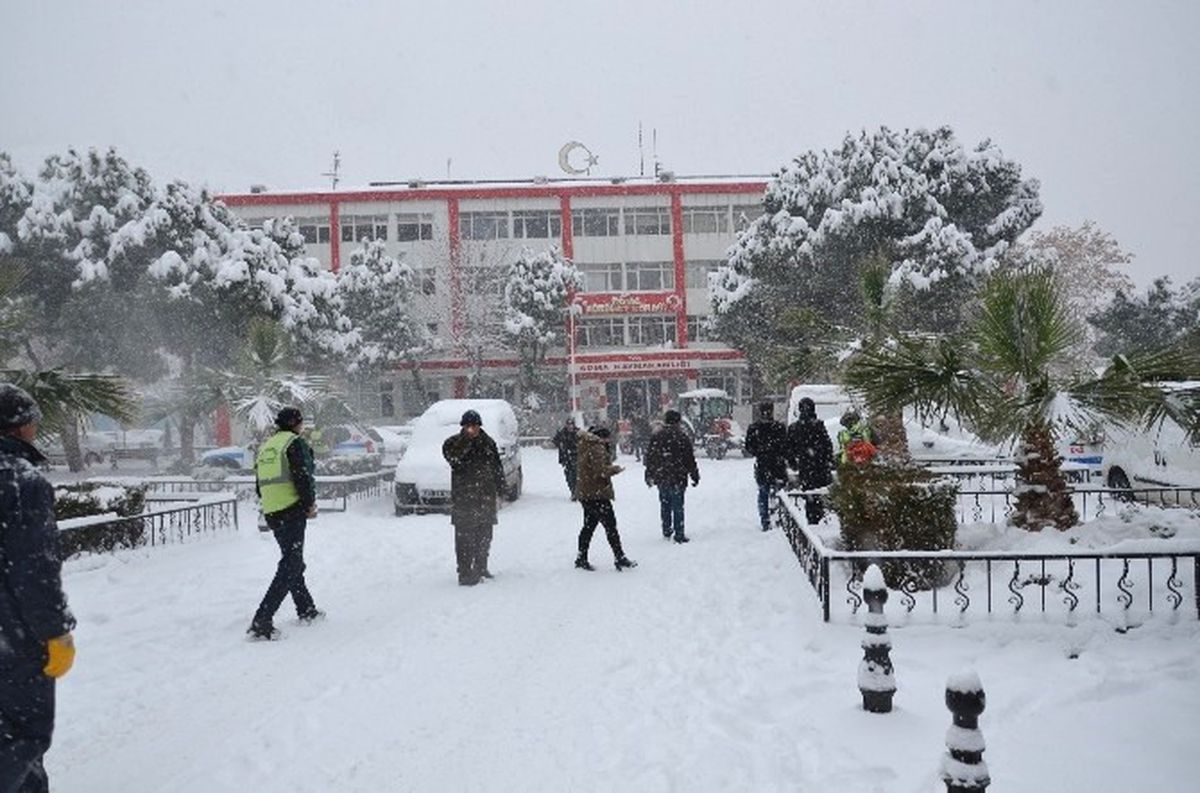 Manisa\'da 6 İlçede Okullar Tatil Edildi