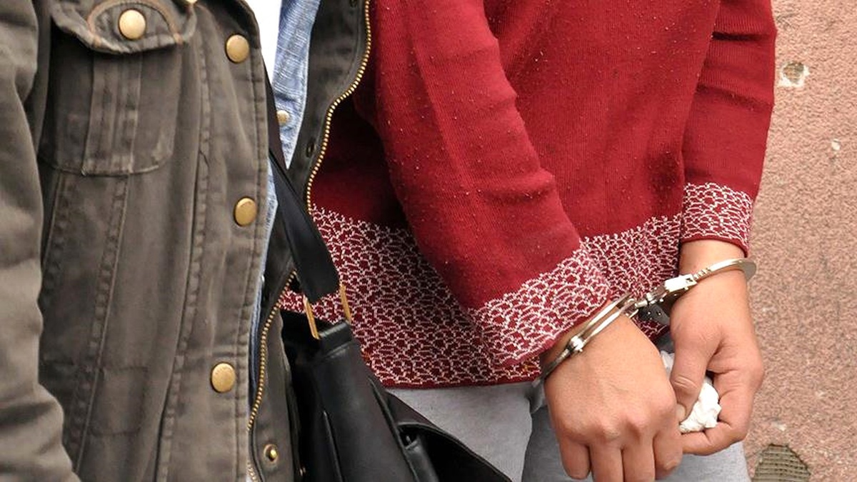 Manisa\'da Fetö\'den 9 Kadına Gözaltı