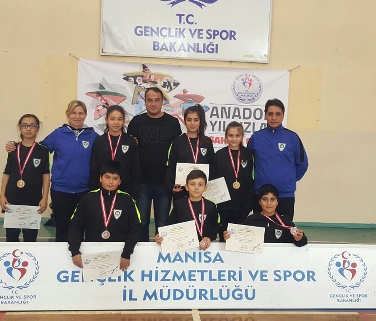 Manisa\'nın Badminton Takımı Turnuvaya Damga Vurdu