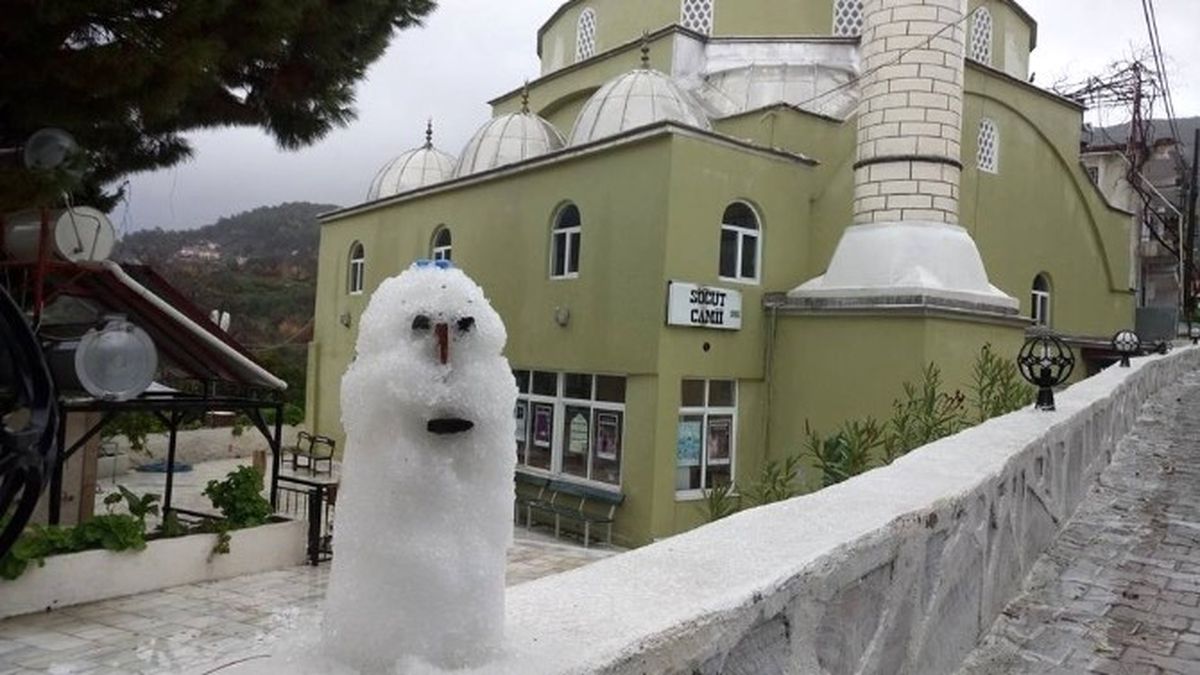 Marmaris\'te Dolu Yağışı Etkili Oldu