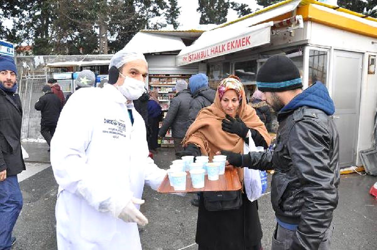 Metrobüs Kullanan 4 Bin Kişiyle Çorba ve 4 Bin Salep