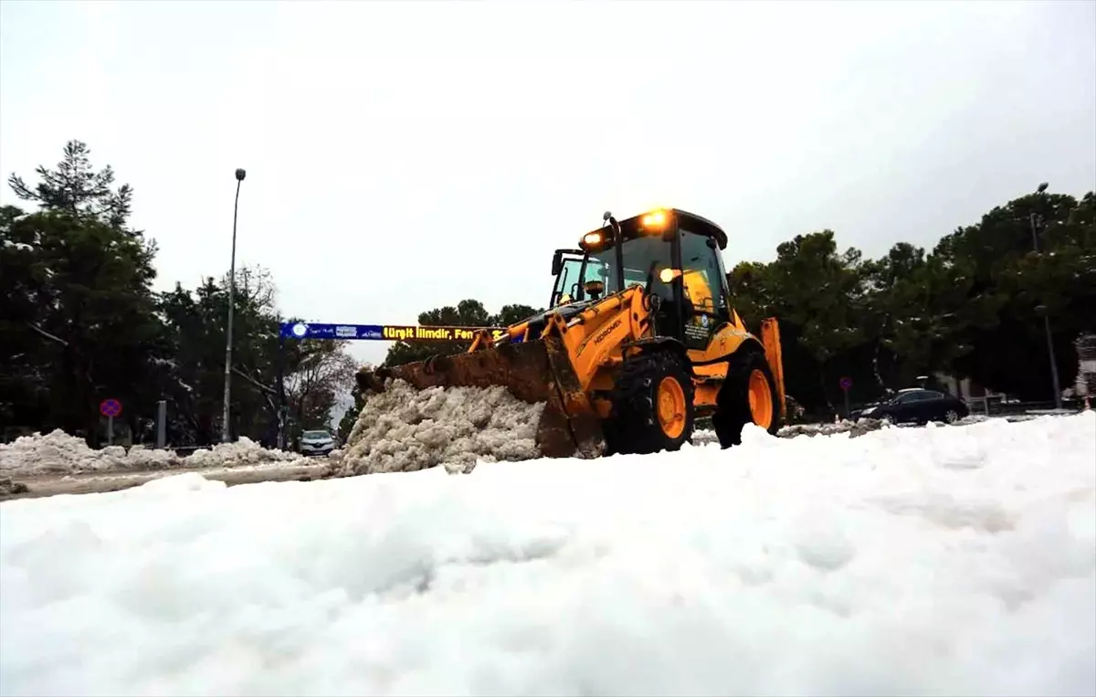 Muğla\'da Kar Yağışı Nedeniyle Kapanan Yollar Açıldı