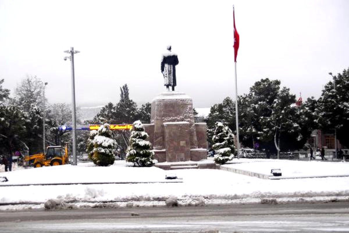Muğla\'ya 6 Yıl Sonra Kar Yağdı Bazı İlçelerde Okullar Tatil Edildi (2)