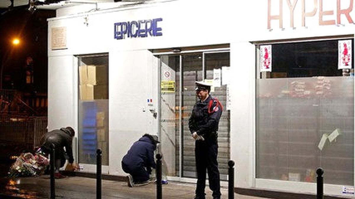 Paris\'teki Koşer Marketi Saldırısında Yaşamını Yitirenler Anıldı