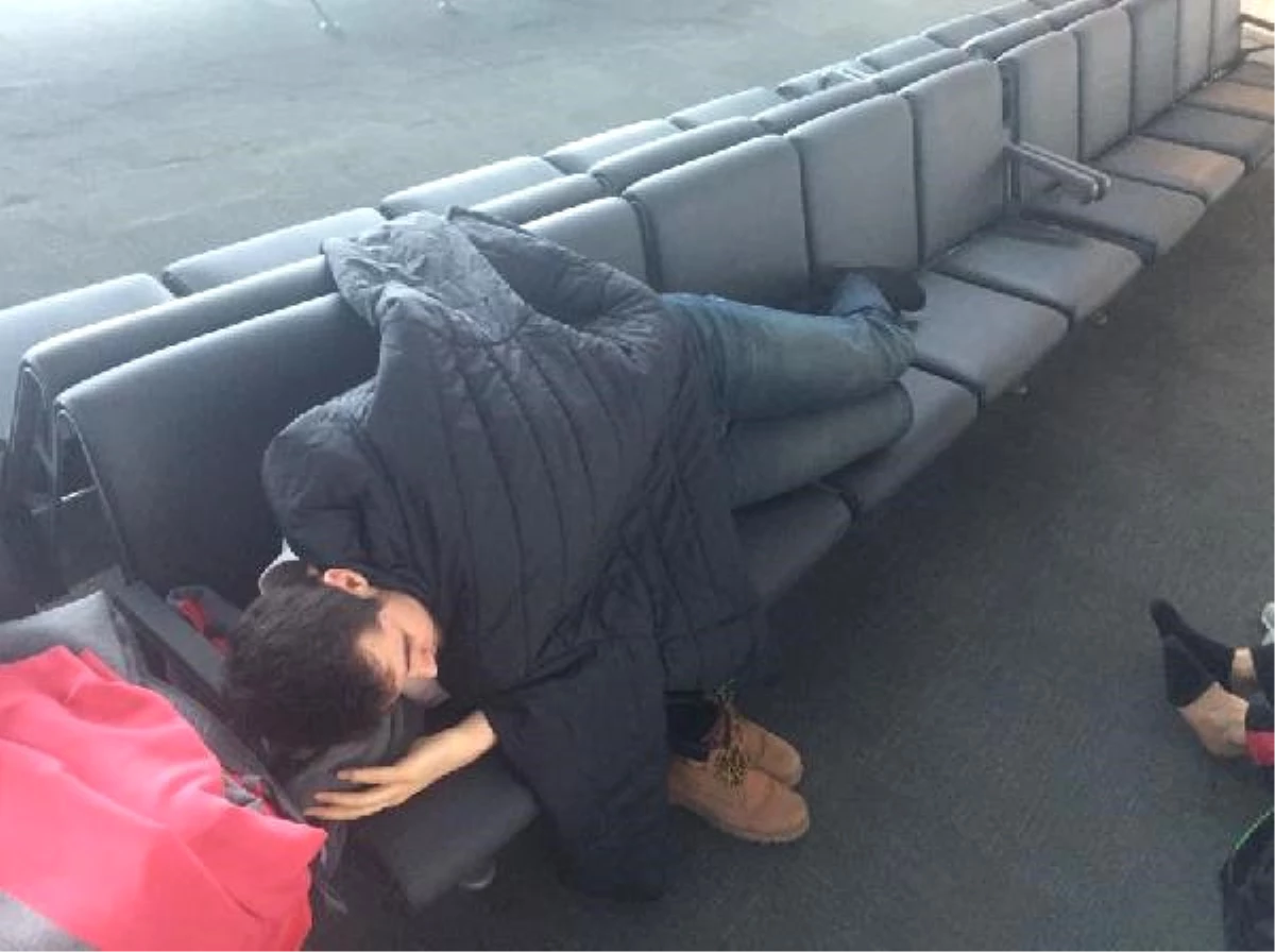 Pınar Karşıyakalı Oyuncuların Havalimanındaki Bekleyişi Sona Erdi
