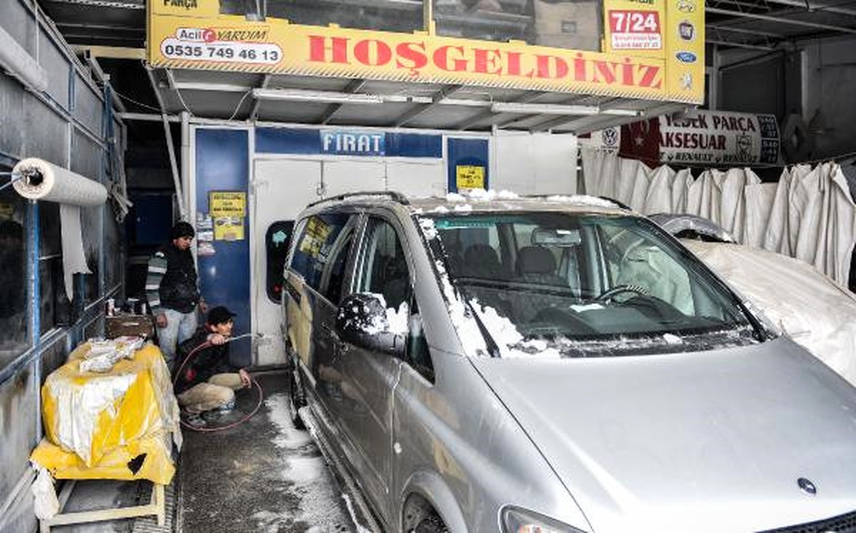 Sanayi Siteleri Motorları Donan ve Kaza Yapan Otomobillerle Doldu