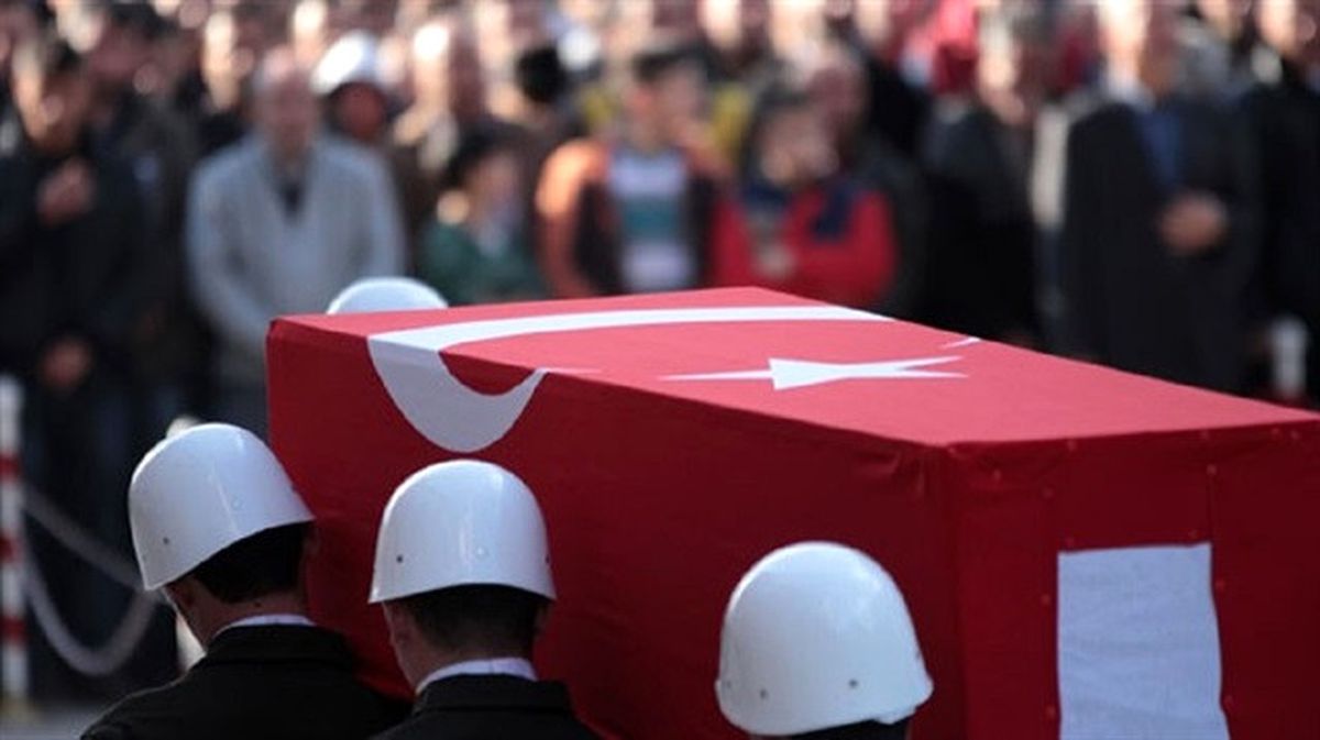 Şehit Askerler İçin Tören