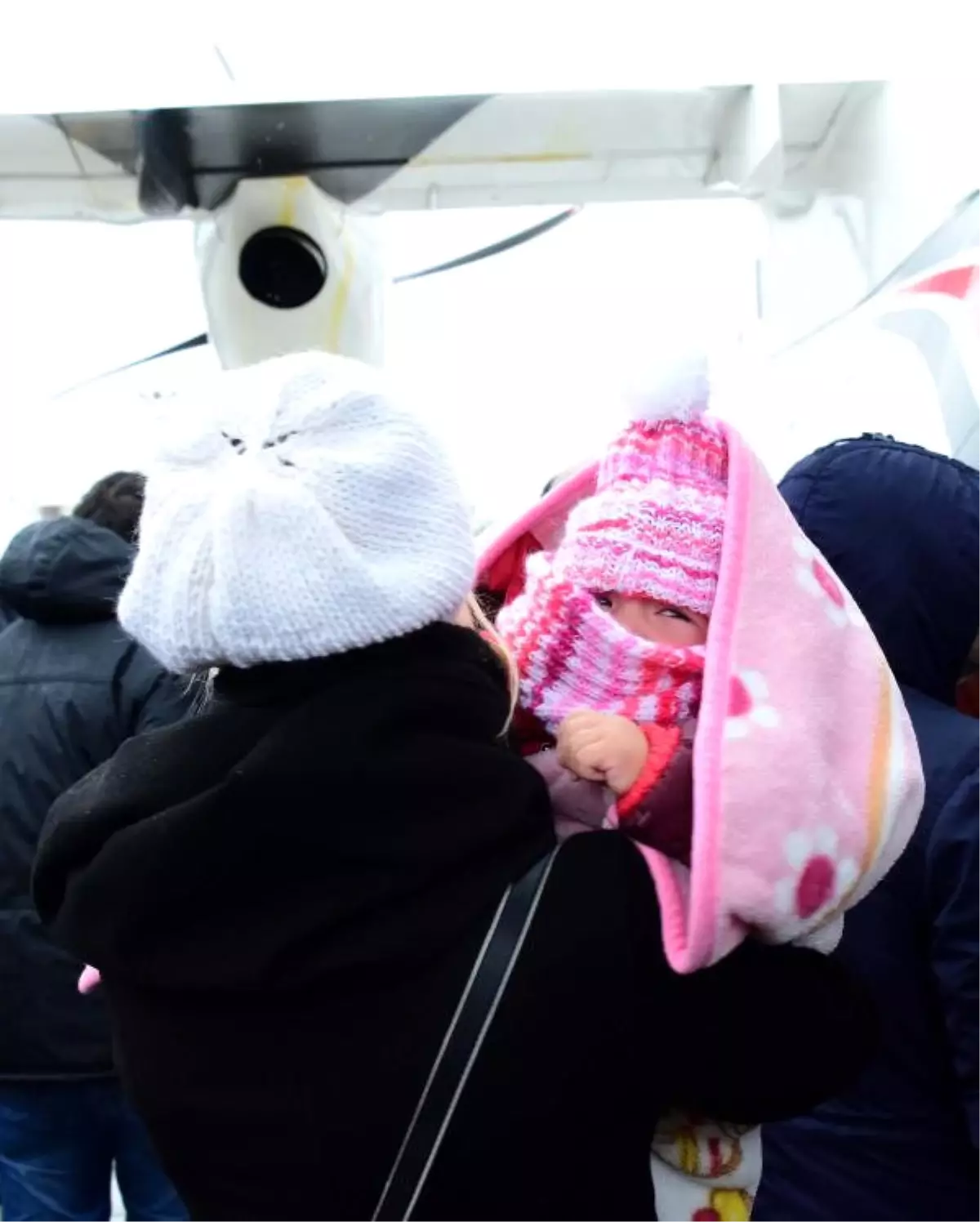 Şehit Astsubayın Cenazesi Memleketi Çanakkale\'ye Getirildi