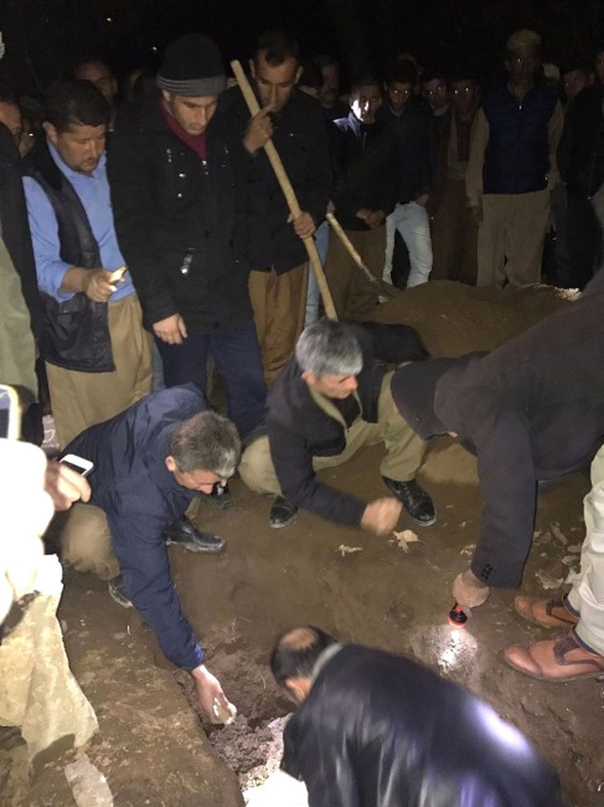Şemdinli\'deki Patlamada Hayatını Kaybeden 5 Yaşındaki Çocuk Toprağa Verildi