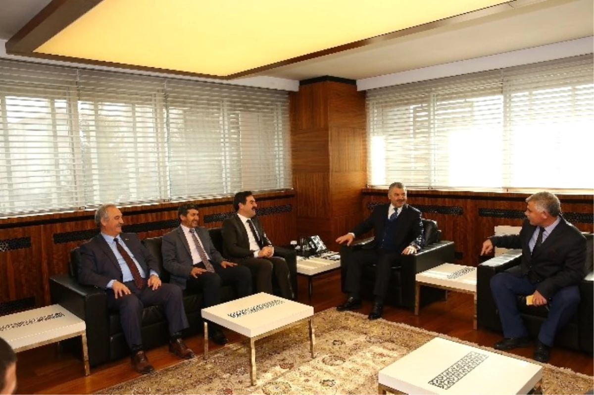 Sivas\'ın İlçe ve Belde Belediye Başkanları Başkan Çelik\'i Ziyaret Etti