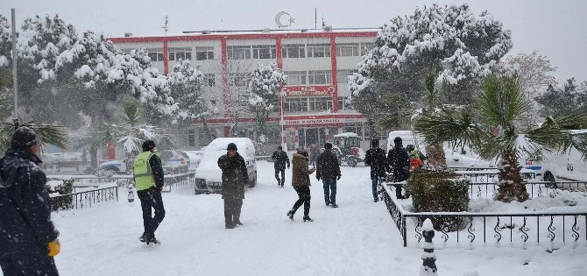 Soma ve Kırkağaç\'ta Okullar Yarın da Tatil Edildi