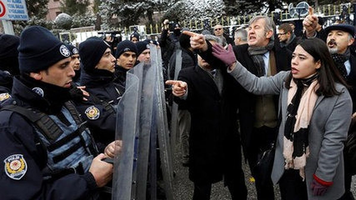 TBMM Önünde Polis Müdahalesi