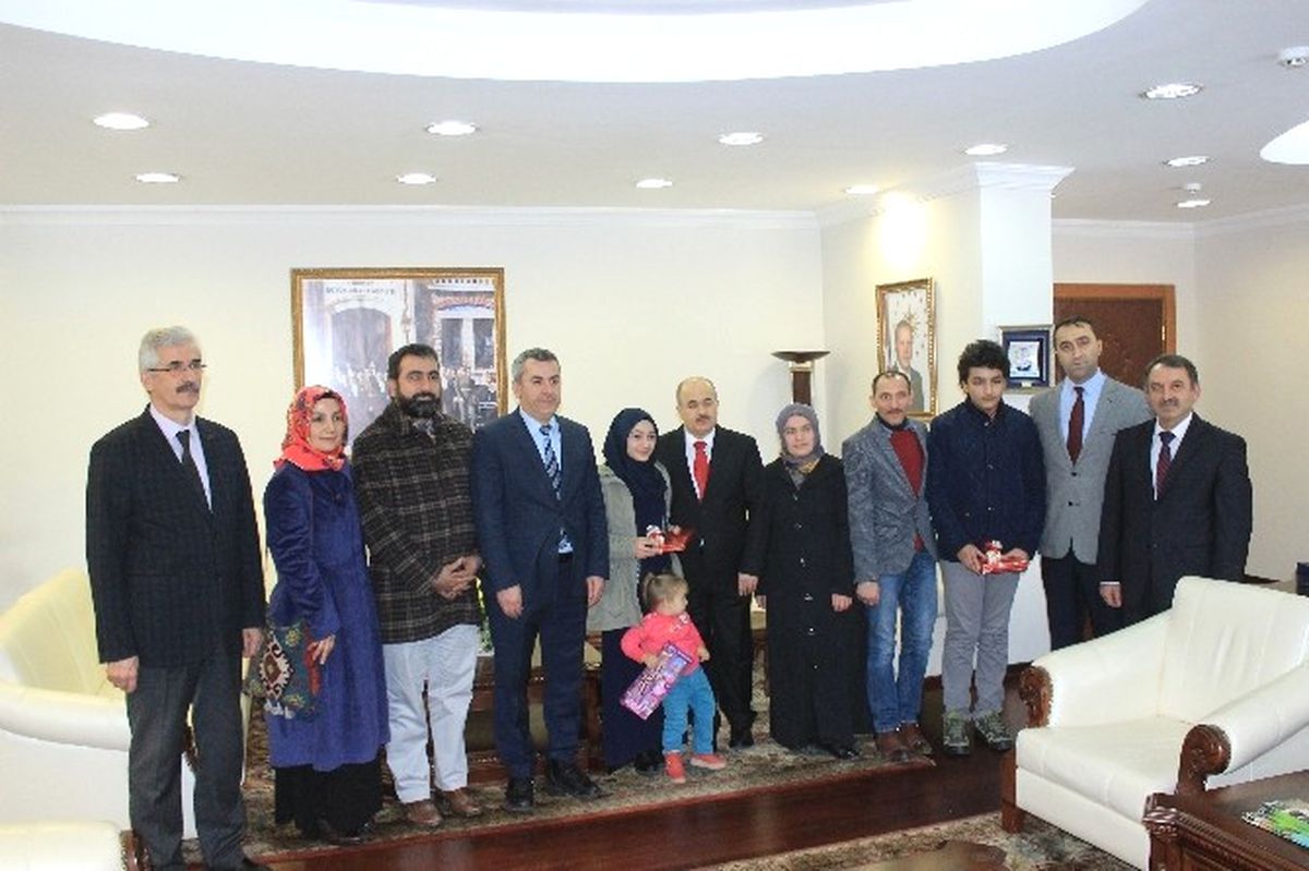 Teog\'da Tam Puan Alan Öğrenciler Valiyi Ziyaret Etti