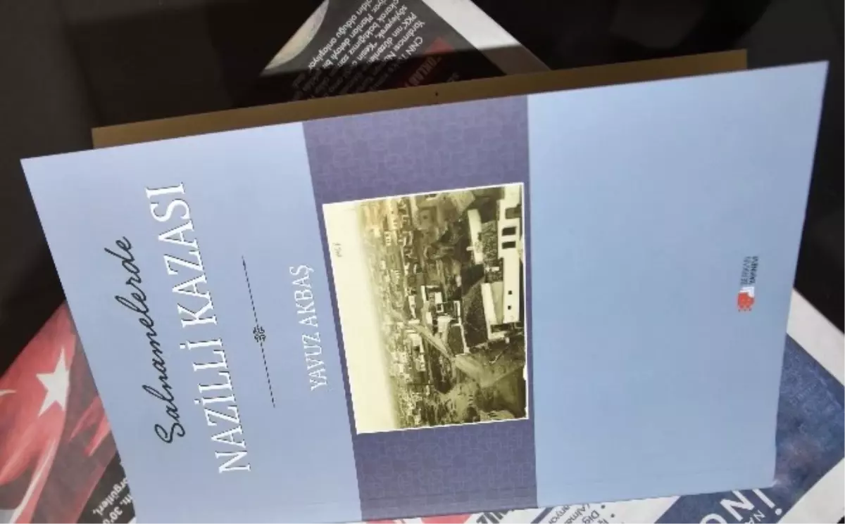 Yazar Akbaş, Başkan Alıcık\'a Kitabını Hediye Etti